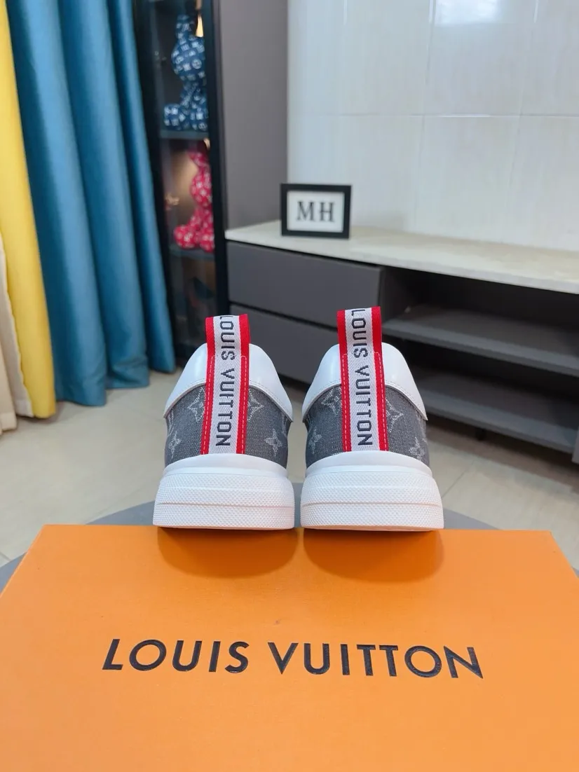 Men's shoes💰400🌹🌹[LV]🌹High-end men's shoes brand: Official website 1:1 Latest masterpiece: The upper is made of Italian imported first-layer cowhide with special materials➕Full genuine leather lining🔥, making walking more convenient and comfortable! Exclusive new style, stunning work [color]! Create a fashionable personality to set off your uniqueness! A must-have for trendy men! Classic🔥Number: 38-44